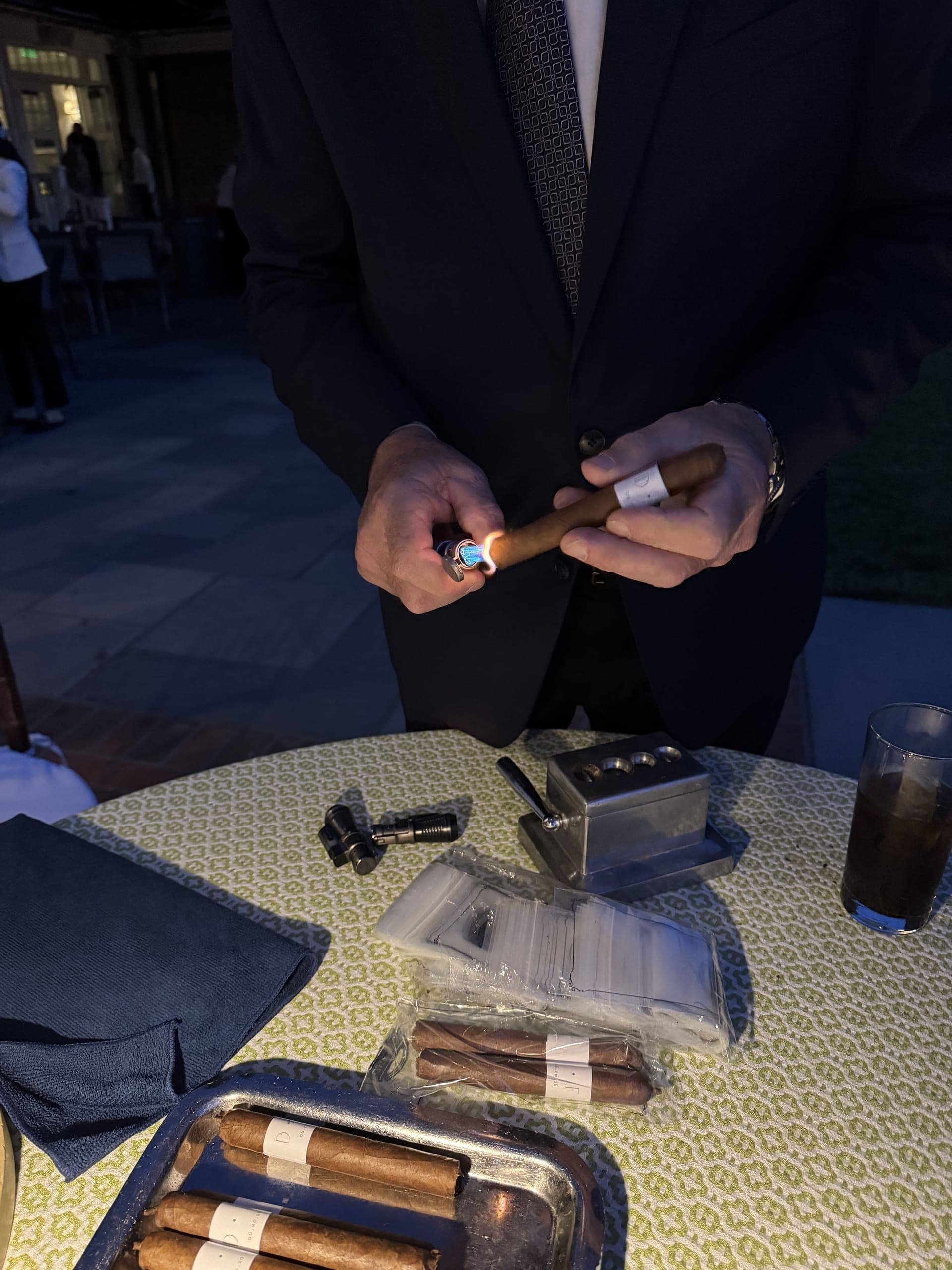 Refined cigar and whiskey experience